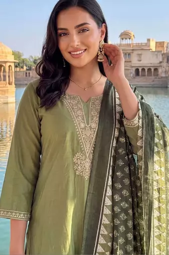 women ethnic motifs embroidered regular thread work kurta with trousers & with dupatta
