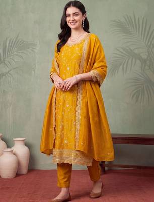 women ethnic motifs embroidered regular thread work kurta with trousers & with dupatta 1