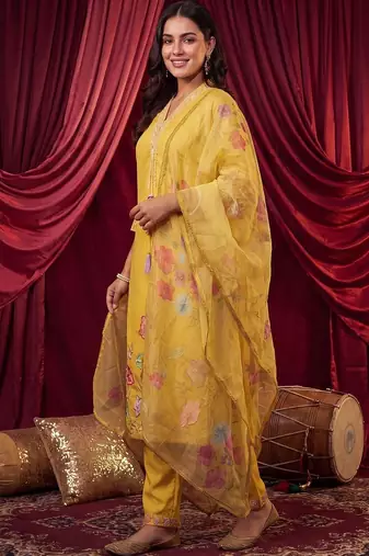 women ethnic motifs embroidered regular thread work kurta with trousers & with dupatta