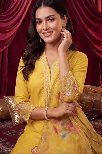 women ethnic motifs embroidered regular thread work kurta with trousers & with dupatta