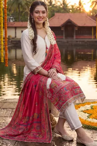 women ethnic motifs printed regular kurta with trousers & with dupatta
