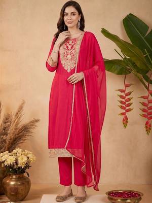 women ethnic motifs embroidered regular kurta with trousers & with dupatta 5