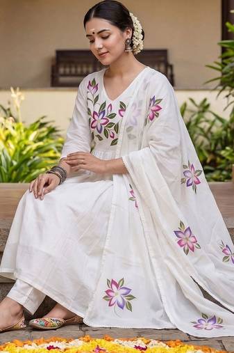 women floral printed empire cotton kurta with trousers & with dupatta