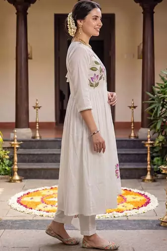 women floral printed empire cotton kurta with trousers & with dupatta