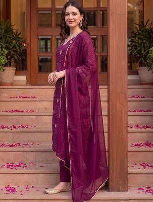 women ethnic motifs printed regular kurta with trousers & with dupatta 3