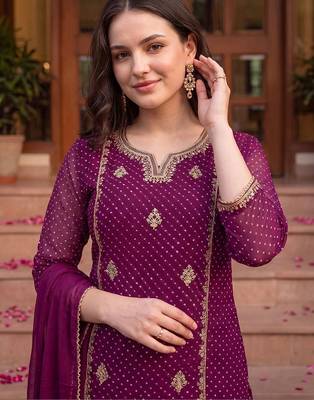 women ethnic motifs printed regular kurta with trousers & with dupatta 5