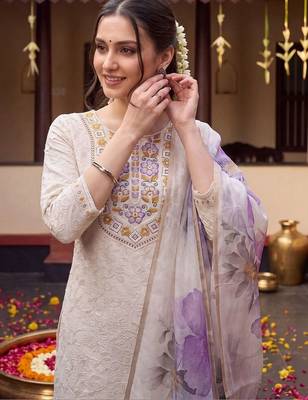 women floral embroidered regular thread work cotton kurta with trousers & with dupatta 2