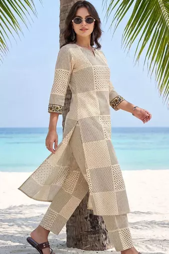 women printed regular cotton kurta with trousers
