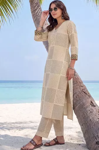 women printed regular cotton kurta with trousers