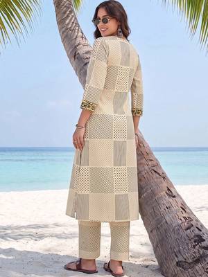 women printed regular cotton kurta with trousers 4