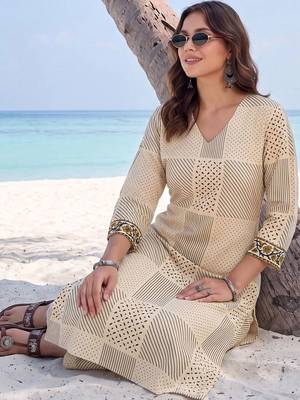 women printed regular cotton kurta with trousers 5