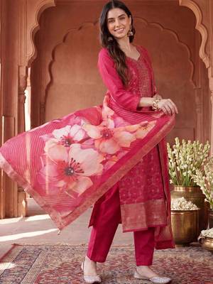 women ethnic motifs embroidered regular kurta with trousers & with dupatta 3
