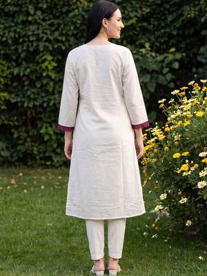women ethnic motifs printed regular cotton kurta with trousers & with dupatta 4