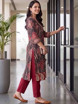 women ethnic motifs printed regular cotton kurta with trousers 3