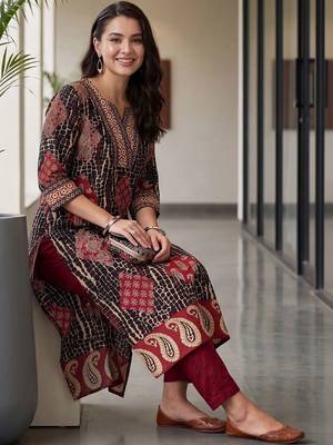 women ethnic motifs printed regular cotton kurta with trousers 5