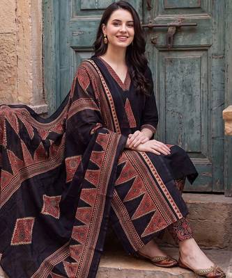 women ethnic motifs printed regular cotton kurta with trousers & with dupatta 1