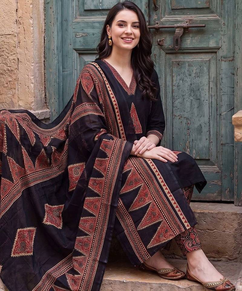 women ethnic motifs printed regular cotton kurta with trousers & with dupatta
