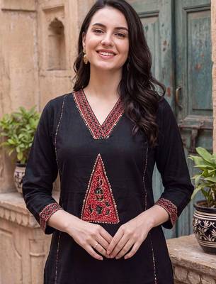 women ethnic motifs printed regular cotton kurta with trousers & with dupatta 2
