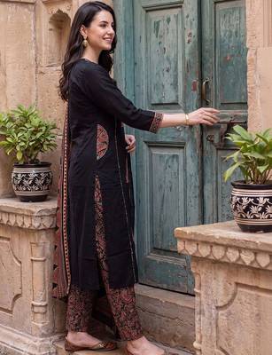women ethnic motifs printed regular cotton kurta with trousers & with dupatta 3