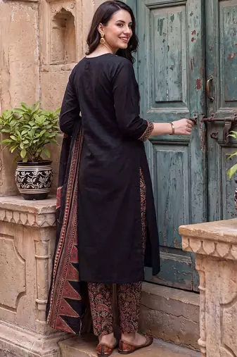 women ethnic motifs printed regular cotton kurta with trousers & with dupatta