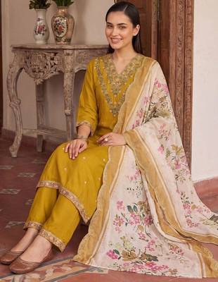 women ethnic motifs embroidered regular thread work kurta with trousers & with dupatta 1