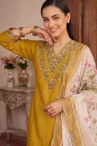 women ethnic motifs embroidered regular thread work kurta with trousers & with dupatta