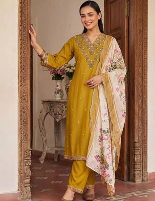 women ethnic motifs embroidered regular thread work kurta with trousers & with dupatta 5