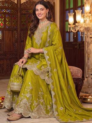 women ethnic motifs embroidered regular kurta with sharara & with dupatta 5