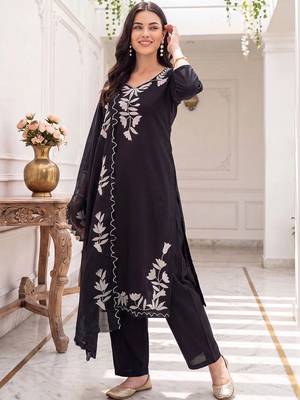 women ethnic motifs embroidered regular thread work kurta with trousers & with dupatta 1