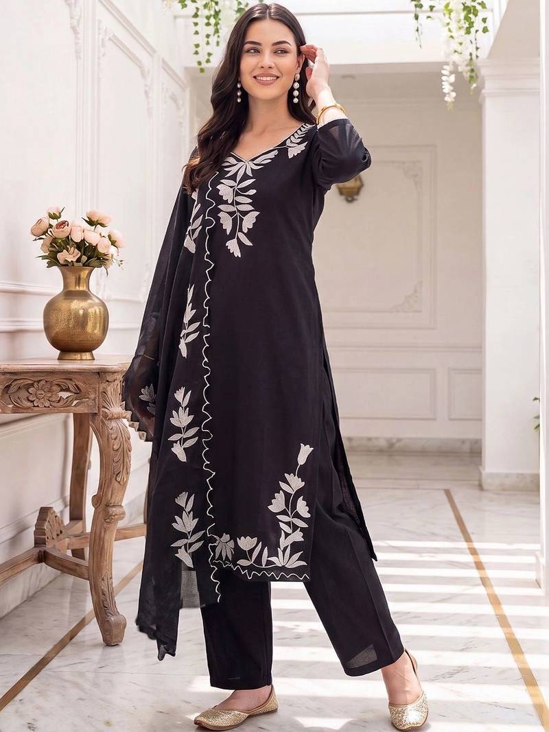 women ethnic motifs embroidered regular thread work kurta with trousers & with dupatta
