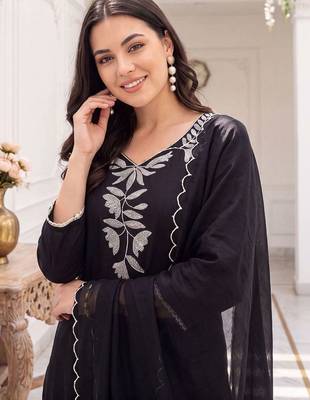women ethnic motifs embroidered regular thread work kurta with trousers & with dupatta 5