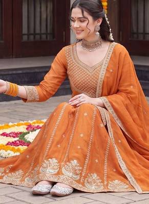 women ethnic motifs embroidered regular thread work kurta with sharara & with dupatta 3