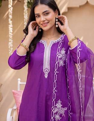 women ethnic motifs embroidered regular thread work liva kurta with trousers & with dupatta 2