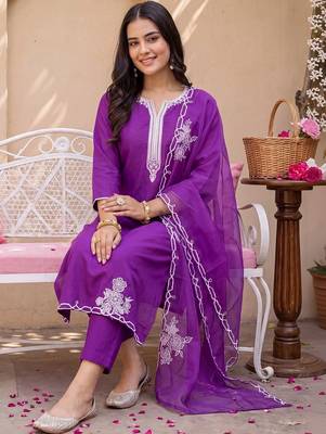women ethnic motifs embroidered regular thread work liva kurta with trousers & with dupatta 3
