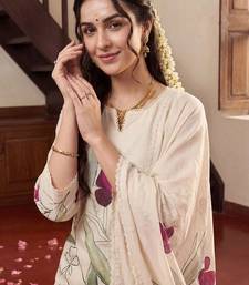 women floral printed regular kurta with trousers & with dupatta