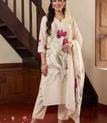 women floral printed regular kurta with trousers & with dupatta