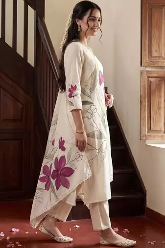 women floral printed regular kurta with trousers & with dupatta