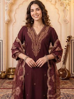 women ethnic motifs embroidered regular thread work kurta with trousers & with dupatta 3