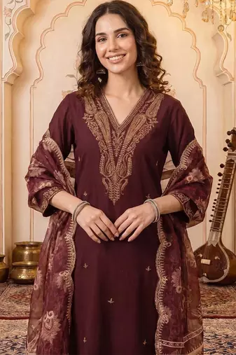 women ethnic motifs embroidered regular thread work kurta with trousers & with dupatta