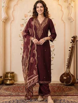 women ethnic motifs embroidered regular thread work kurta with trousers & with dupatta 5