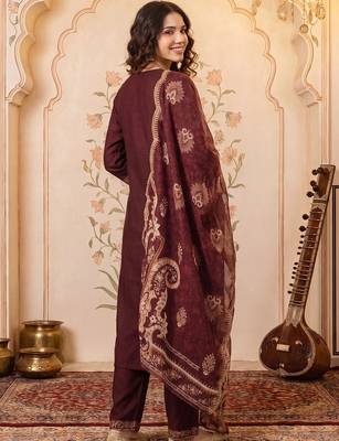 women ethnic motifs embroidered regular thread work kurta with trousers & with dupatta 6