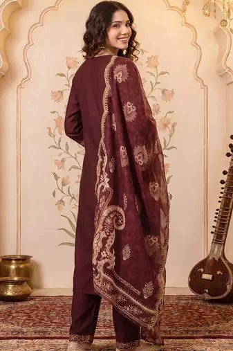 women ethnic motifs embroidered regular thread work kurta with trousers & with dupatta