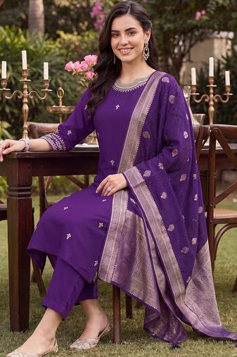 women ethnic motifs embroidered regular thread work kurta with trousers & with dupatta