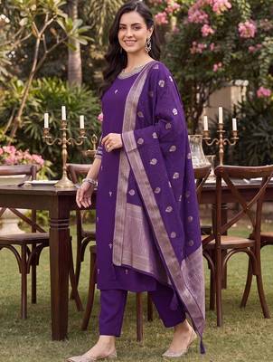 women ethnic motifs embroidered regular thread work kurta with trousers & with dupatta 4