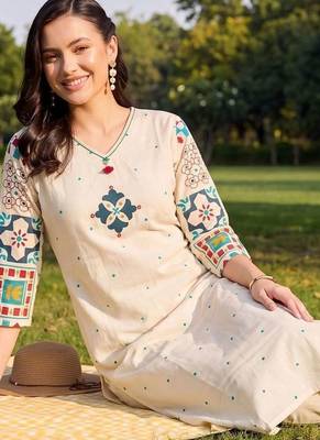 women printed regular kurta with trousers 2