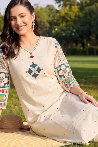 women printed regular kurta with trousers