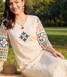 women printed regular kurta with trousers