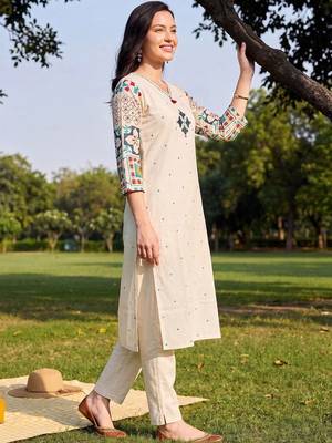 women printed regular kurta with trousers 5