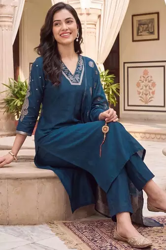 women ethnic motifs embroidered regular kurta with trousers & with dupatta