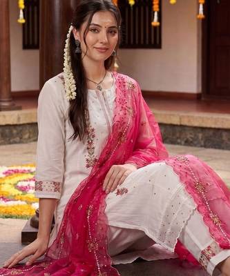 women floral embroidered regular thread work kurta with trousers & with dupatta 1